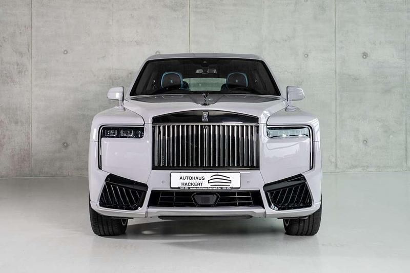 Neu Rolls Royce Cullinan 600 PS (441 kW) 2026 Tempest grey SUV