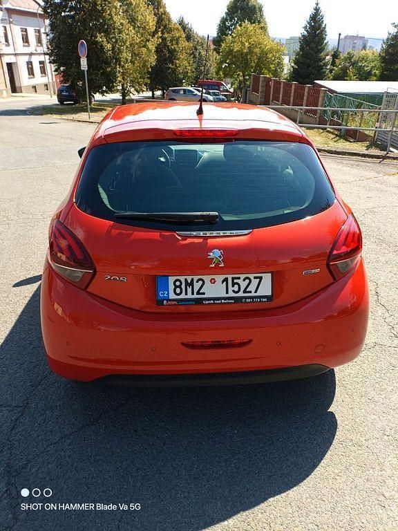 Gebraucht Peugeot 208 Allure 110 PS (80 kW) 2015 Rot Kleinwagen