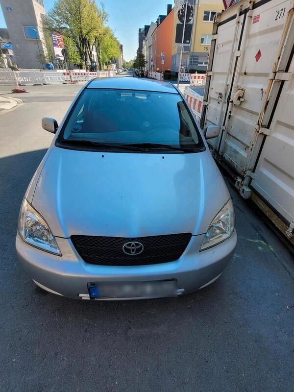 Grau Gebraucht 2004 Toyota Corolla Sol Kleinwagen | 2.000 € (Fairer Preis) - Bild 1/4