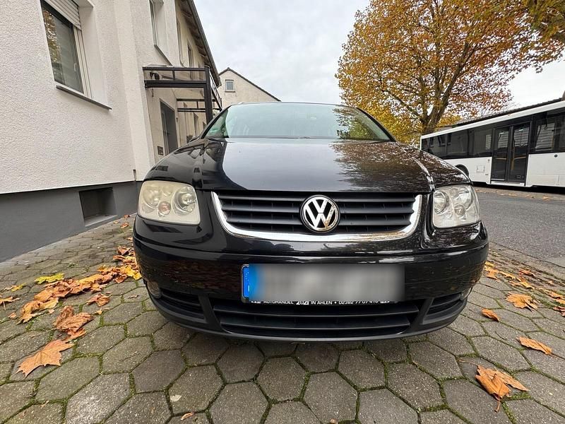 Schwarz Gebraucht 2004 VW Touran Van / Kleinbus | 2.350 € (Fairer Preis) - Bild 1/4
