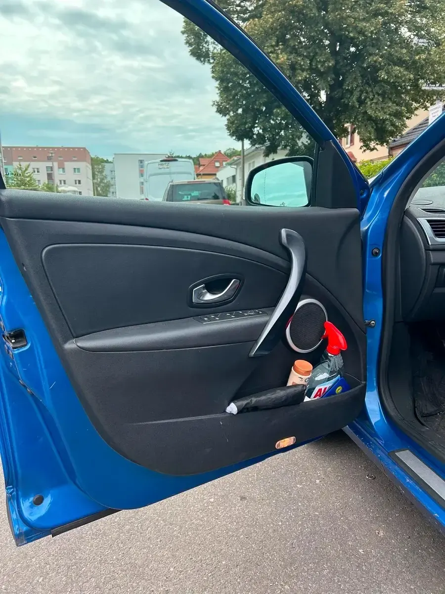 Gebraucht Renault Mégane GrandTour 131 PS (96 kW) 2010 Blau Kombi