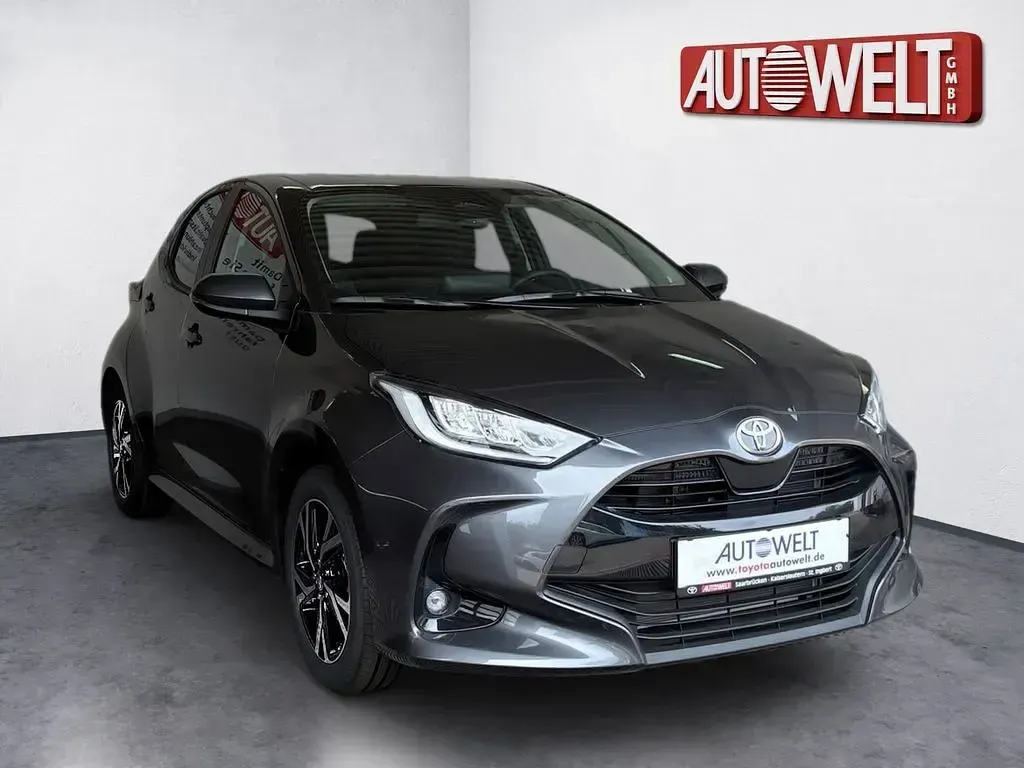 Neu Toyota Yaris 116 PS (85 kW) 2026 Grau Kleinwagen