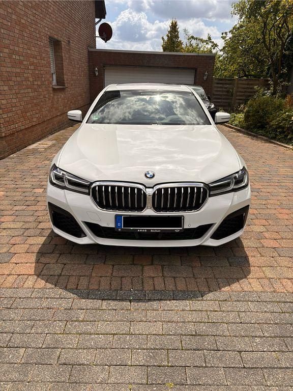 Weiß Gebraucht 2020 BMW 530 M Sport Limousine | 35.700 € (Teuer) - Bild 1/4