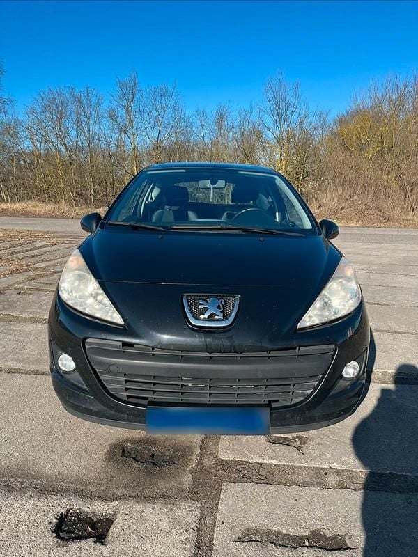 Gebraucht Peugeot 207 Urban Move 95 PS (69 kW) 2010 Schwarz Kleinwagen