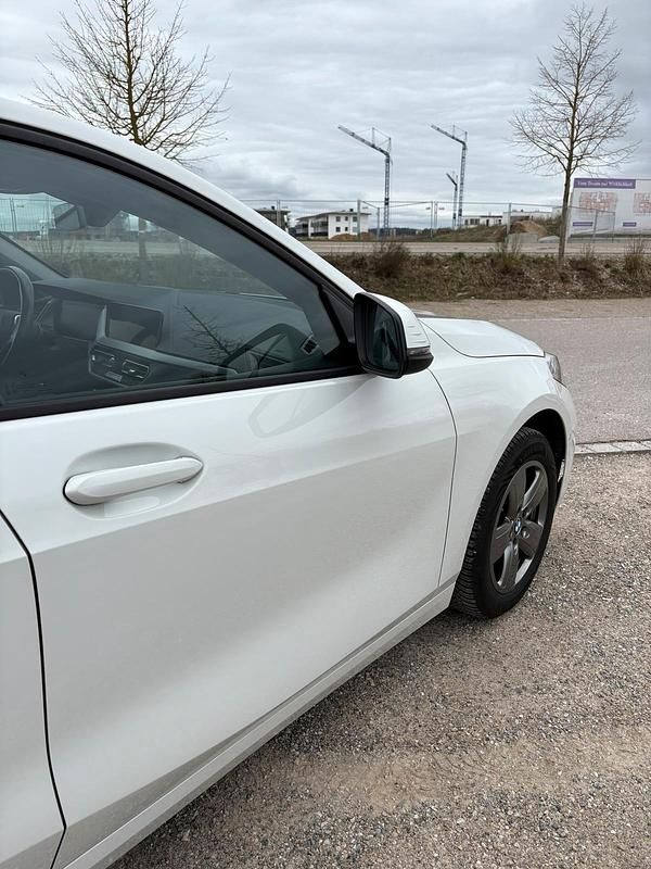 Gebraucht BMW 118 Advantage 136 PS (100 kW) 2023 Weiß Kleinwagen