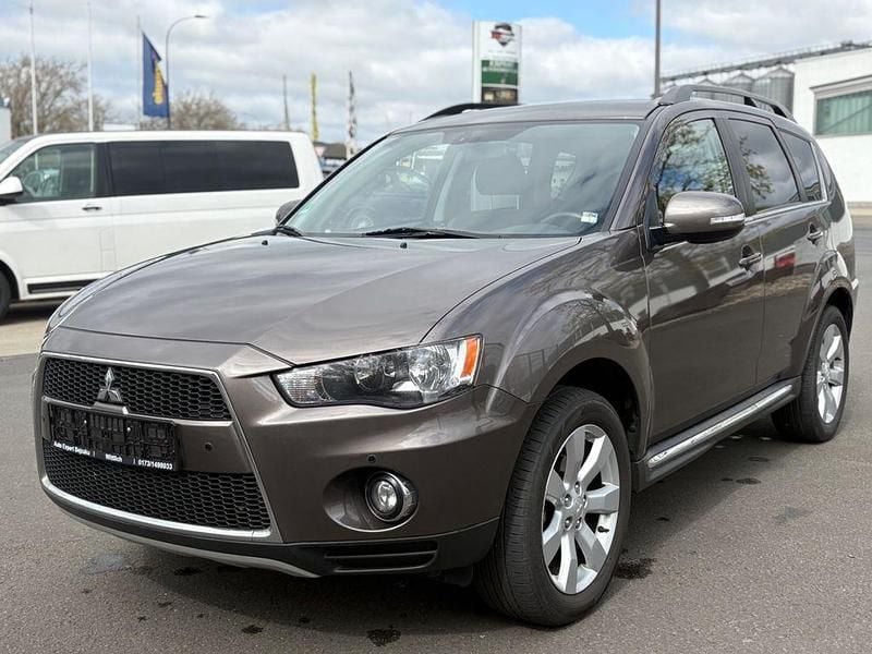 Gebraucht Mitsubishi Outlander Edition 177 PS (130 kW) 2011 Braun SUV