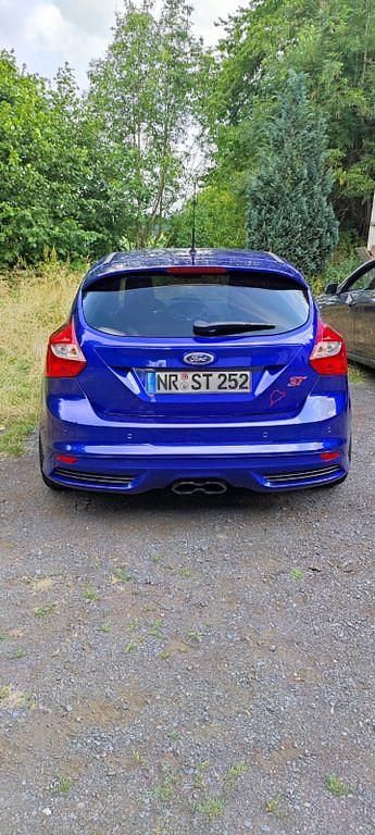 Gebraucht Ford Focus Sport 250 PS (183 kW) 2014 Blau Limousine