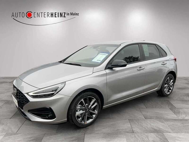 Shimmering silver Neu 2025 Hyundai i30 Advantage Limousine | 24.590 € (Guter Preis) - Bild 1/4
