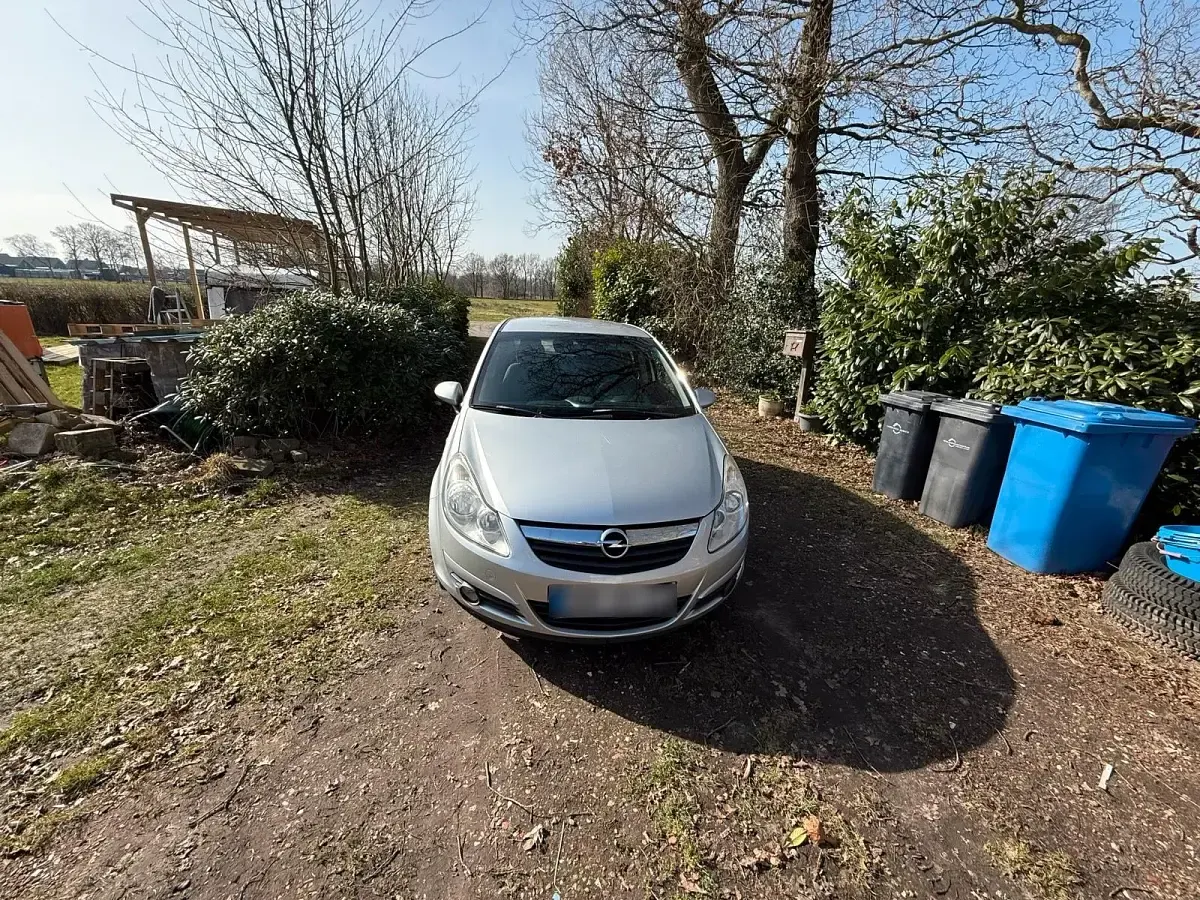 Gebraucht Opel Corsa 80 PS (58 kW) 2009 Silber Kleinwagen