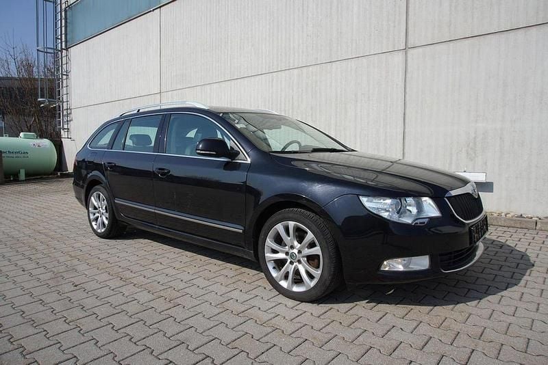 Gebraucht Skoda Superb 170 PS (125 kW) 2010 Schwarzmagic perleffekt Kombi