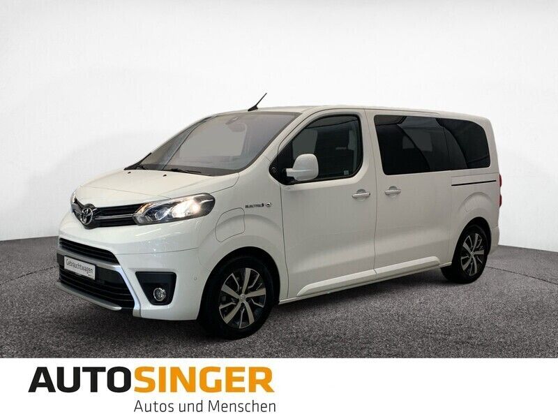 Schaum weiß Gebraucht 2022 Toyota Proace Verso Team Kombi | 29.870 € (Fairer Preis) - Bild 1/4