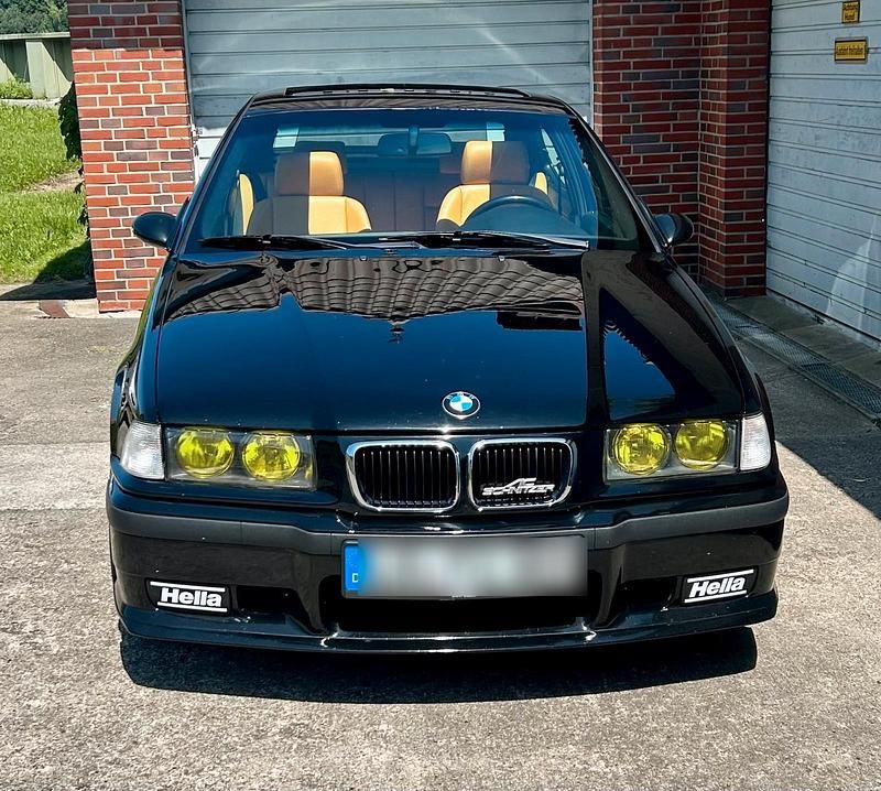 Schwarz Gebraucht 1998 BMW 323 Compact M Sport Kleinwagen | 9.850 € - Bild 1/4