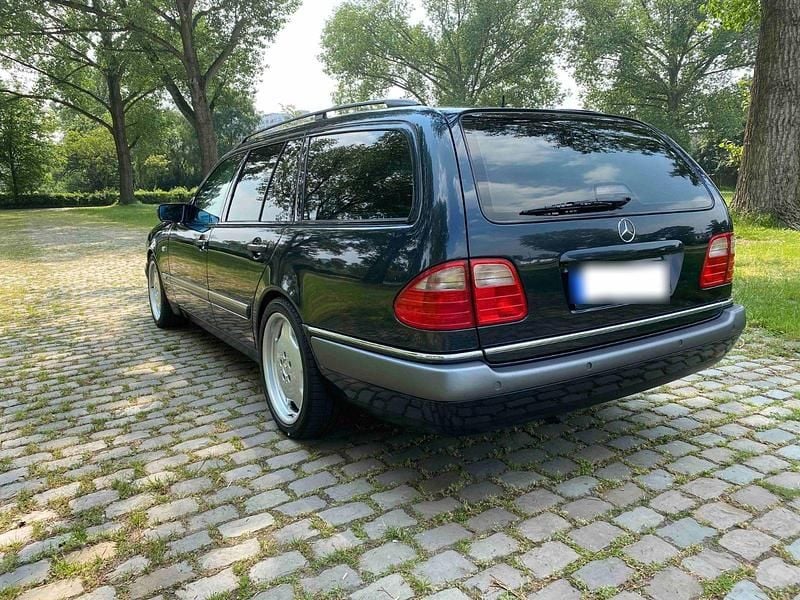 Gebraucht Mercedes E420 Elegance 279 PS (205 kW) 1997 Schwarz Kombi