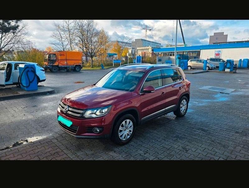 Gebraucht VW Tiguan 160 PS (117 kW) 2012 Rot SUV