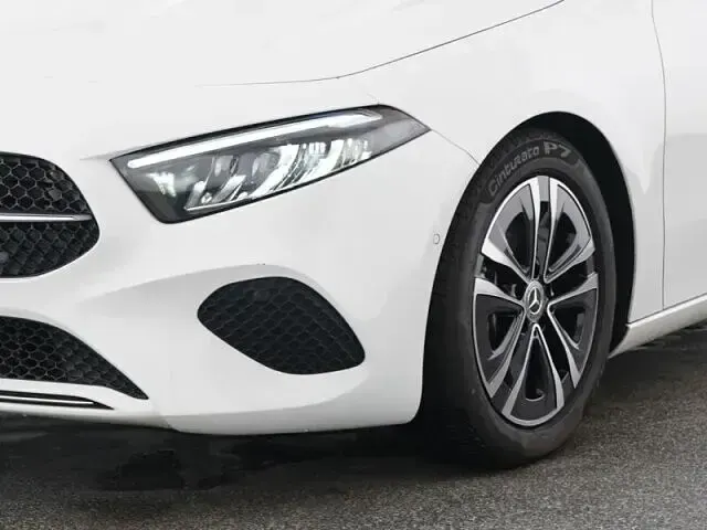 Gebraucht Mercedes A200 Progressive 163 PS (119 kW) 2025 Weiß Limousine