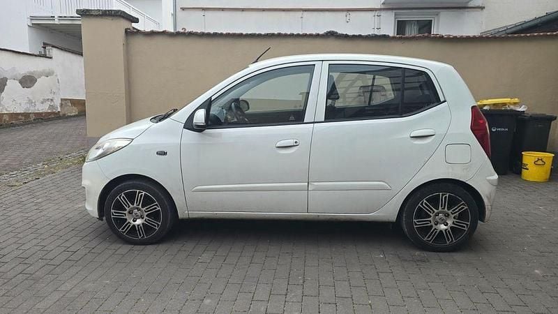 Gebraucht Hyundai i10 Style 86 PS (63 kW) 2013 Weiß Kleinwagen