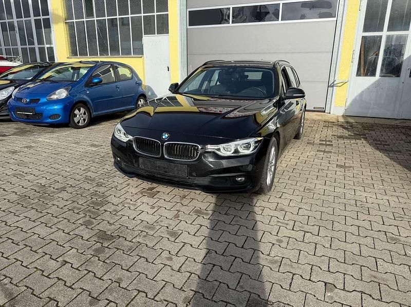 Schwarz Gebraucht 2018 BMW 318 Advantage Kombi | 8.999 € (Fairer Preis) - Bild 1/4