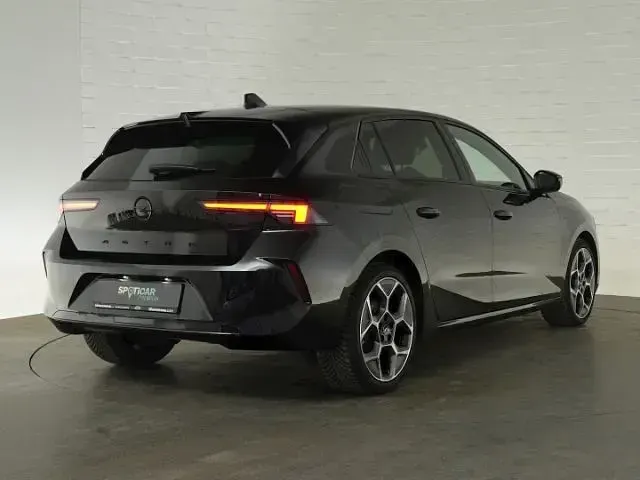 Usado Opel Astra 131 HP (96 kW) 2025 Preto Sedan