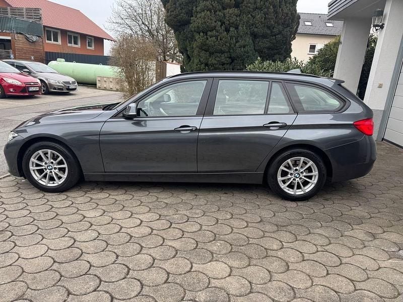 Gebraucht BMW 320 Advantage 184 PS (135 kW) 2018 Grau Kombi