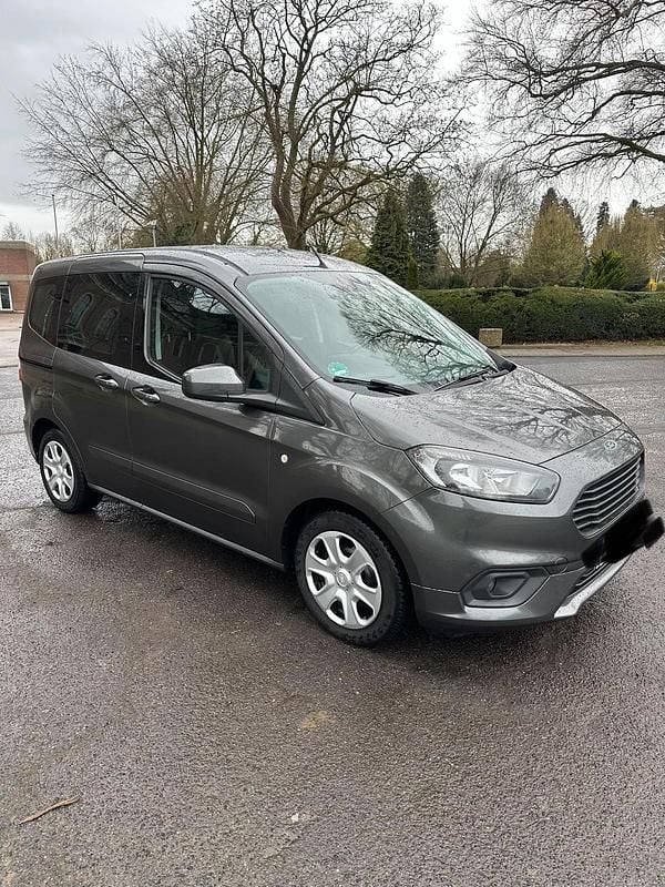 Gebraucht Ford Tourneo 101 PS (74 kW) 2018 Grau Van / Kleinbus