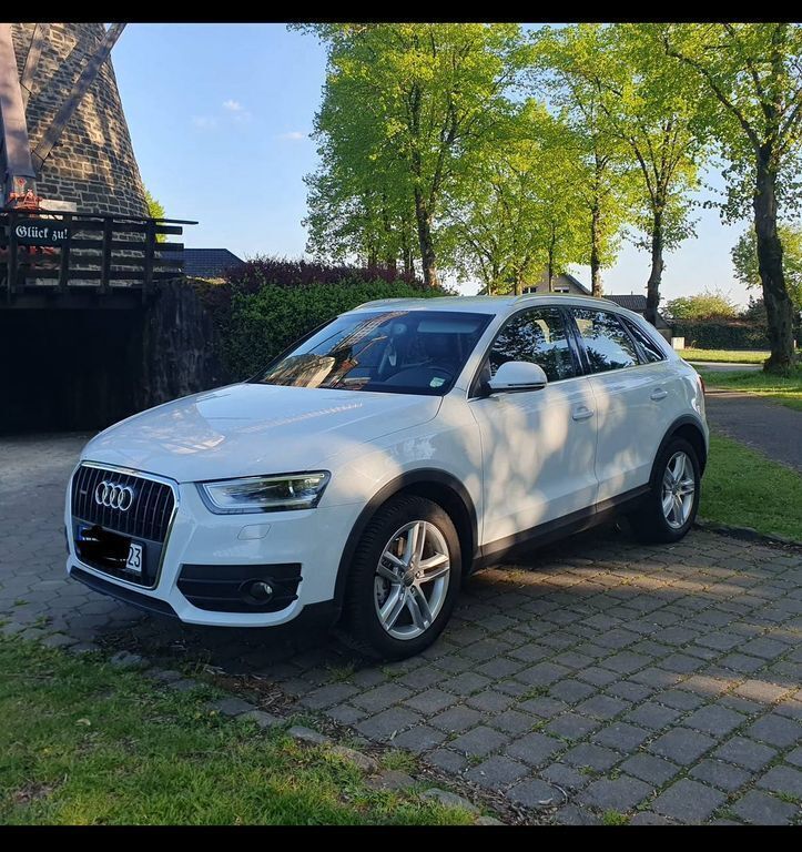 Weiß Gebraucht 2012 Audi Q3 SUV | 12.999 € (Teuer) - Bild 1/4