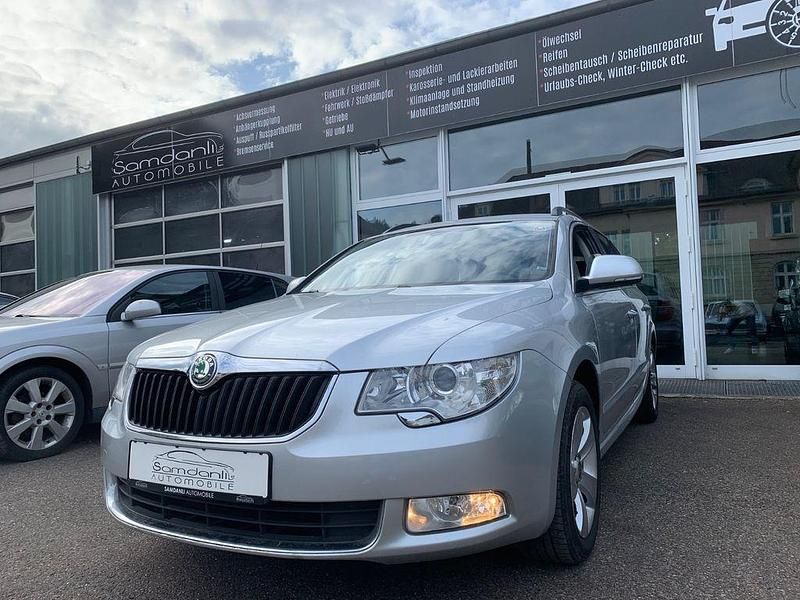 Gebraucht Skoda Superb Ambition 125 PS (91 kW) 2011 Silber Kombi