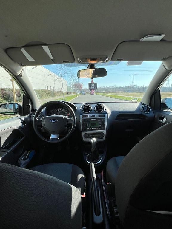 Gebraucht Ford Fiesta Style 90 PS (66 kW) 2008 Grün Kleinwagen