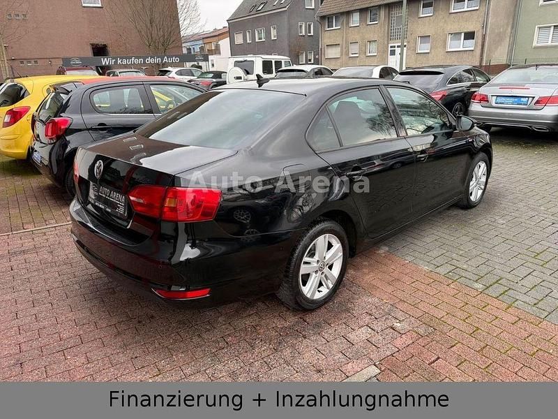 Gebraucht VW Jetta Match 105 PS (77 kW) 2013 Schwarz Limousine