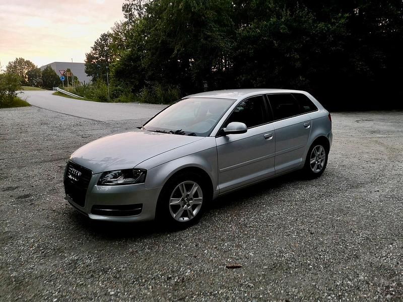 Gebraucht Audi A3 125 PS (91 kW) 2010 Silber Kleinwagen