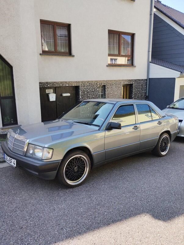 Grau Gebraucht 1989 Mercedes 190 Limousine | 8.500 € - Bild 1/4