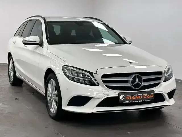 Gebraucht Mercedes C180 122 PS (89 kW) 2019 Weiß Limousine