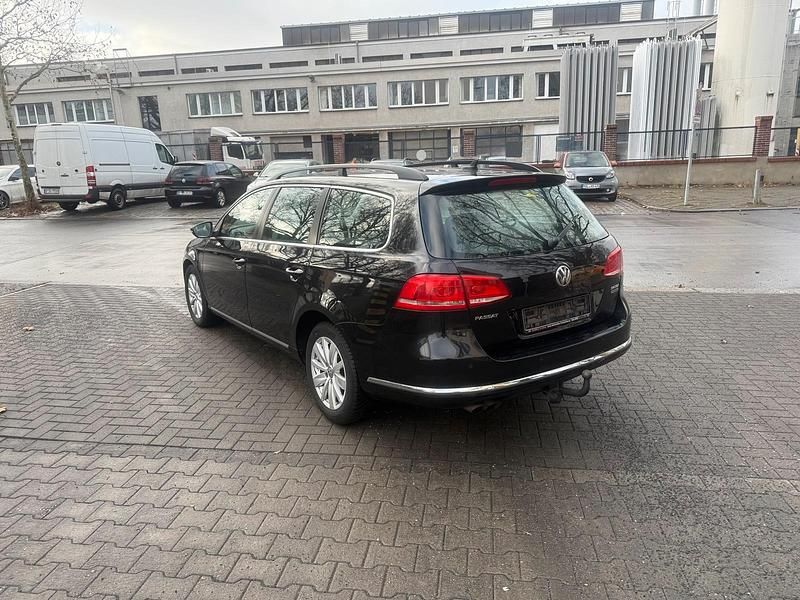 Schwarz Gebraucht 2011 VW Passat Kombi | 4.499 € (Superpreis) - Bild 1/4