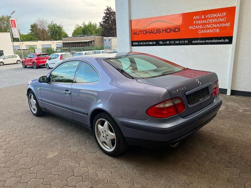 Gebraucht Mercedes CLK320 218 PS (160 kW) 1999 Blau Coupé