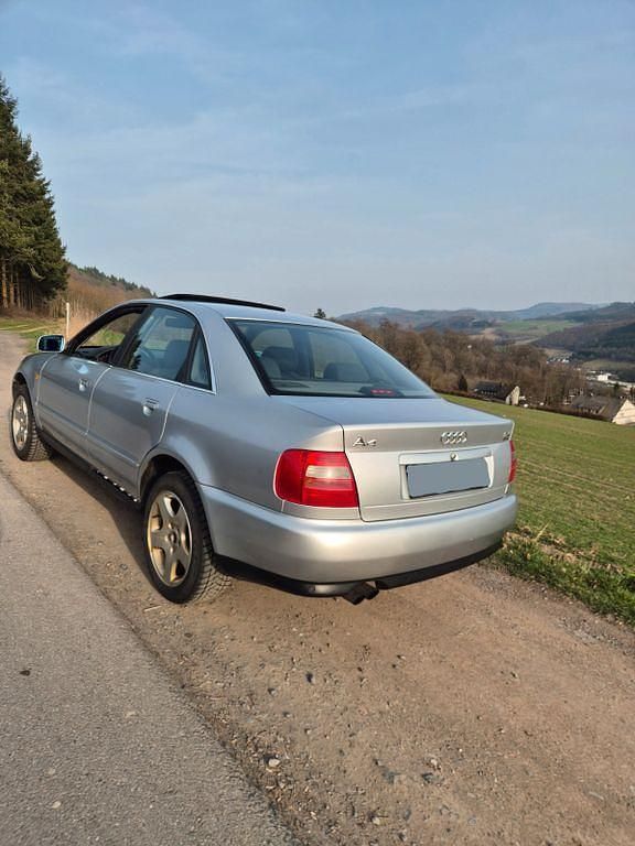 Gebraucht Audi A4 165 PS (121 kW) 1998 Silber Limousine