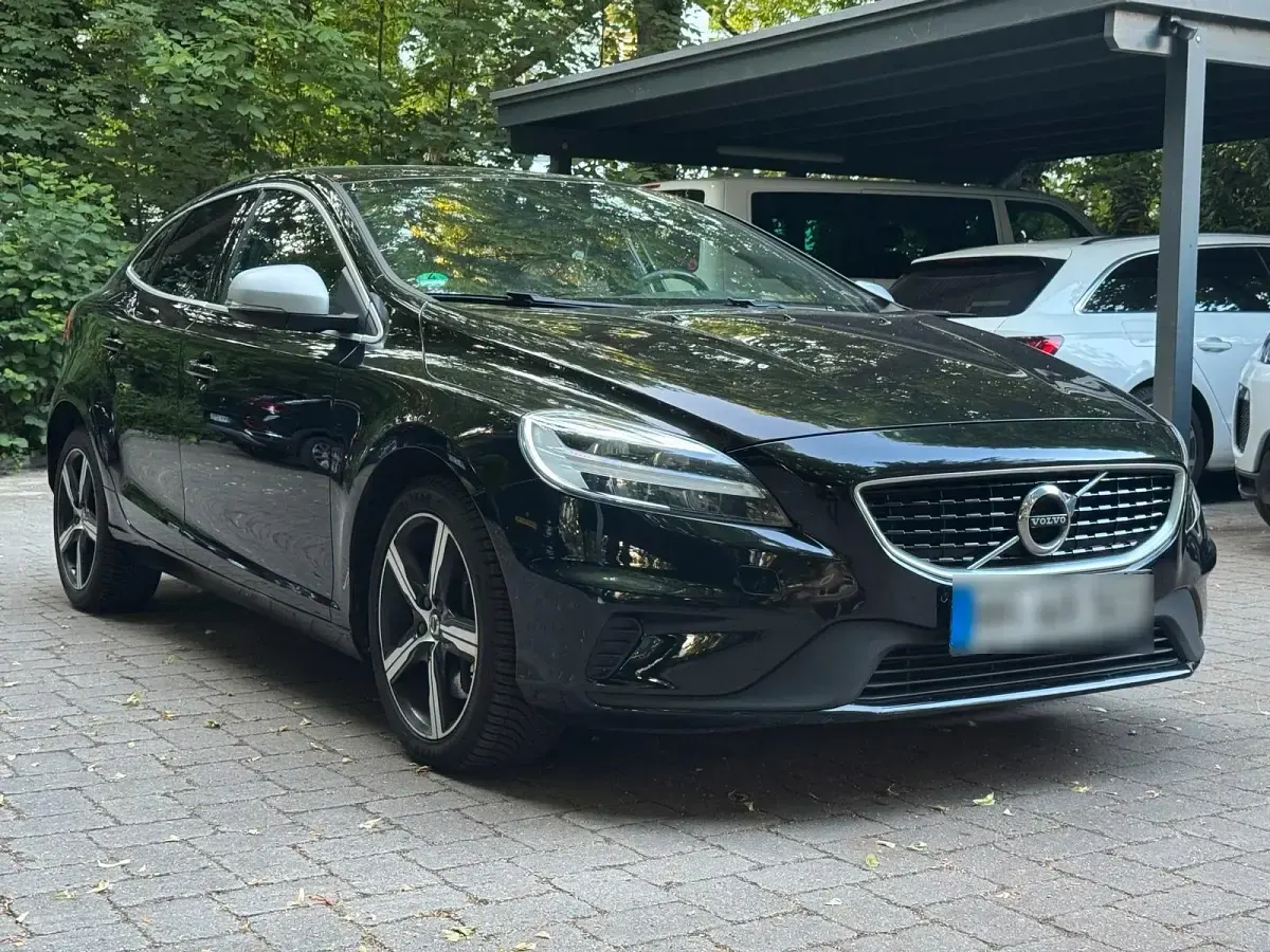 Gebraucht Volvo V40 R-Design 120 PS (88 kW) 2019 Schwarz Kombi