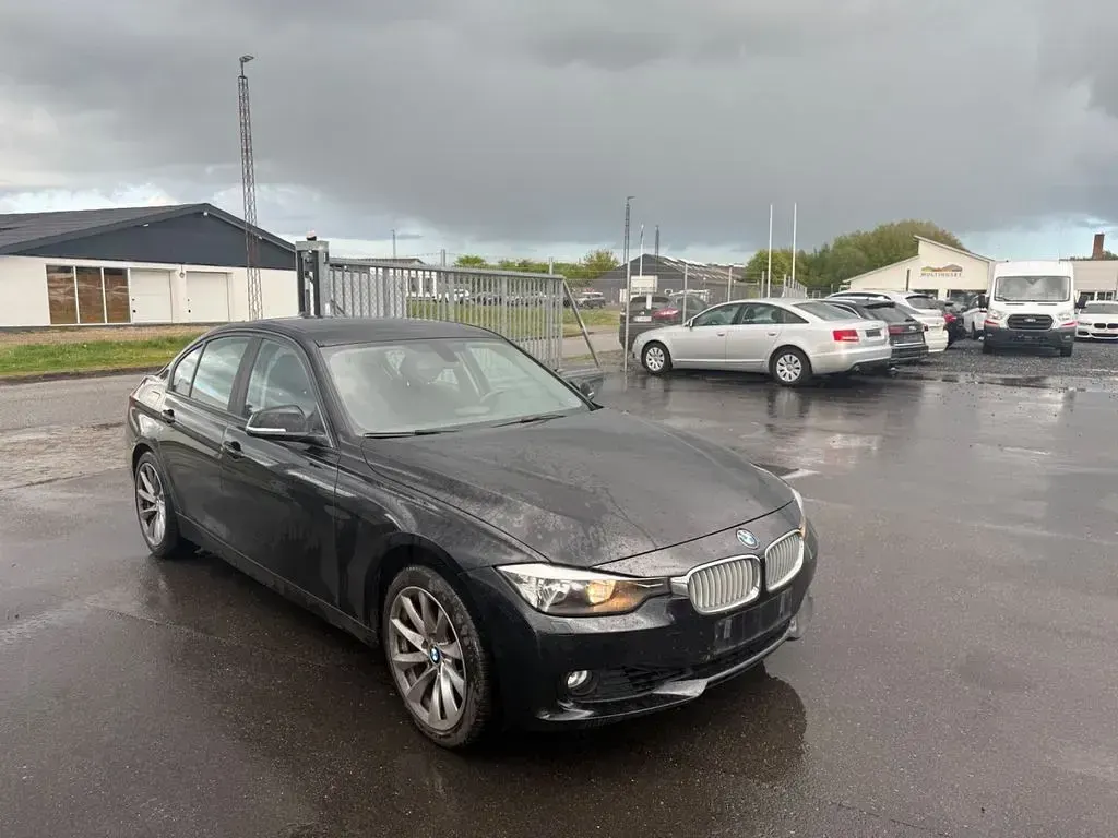 Gebraucht BMW 320 184 PS (135 kW) 2013 Schwarz Limousine
