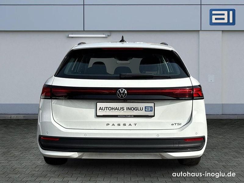 Gebraucht VW Passat R 150 PS (110 kW) 2024 Pure white Kombi