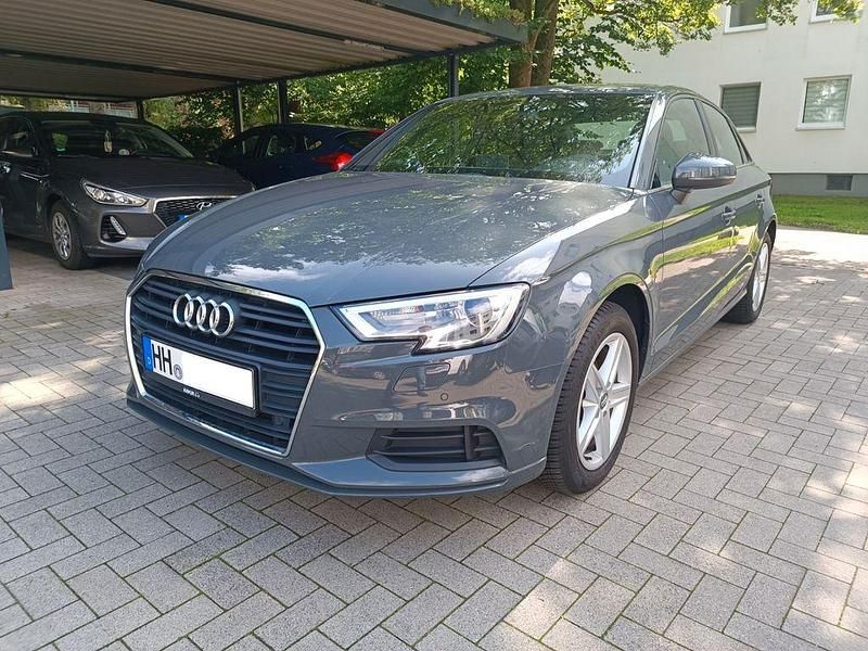Grau Gebraucht 2019 Audi A3 Limousine | 14.600 € (Guter Preis) - Bild 1/4