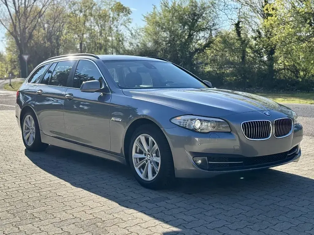 Usata BMW 525 Sport Line 204 CV (150 kW) 2010 Grigio Station wagon
