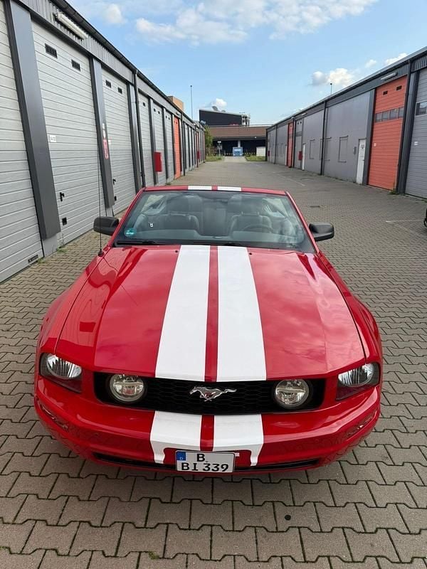 Rot Gebraucht 2006 Ford Mustang GT Cabrio | 11.990 € (Fairer Preis) - Bild 1/4