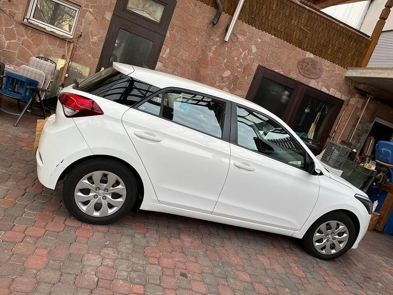 Gebraucht Hyundai i20 GO! 75 PS (55 kW) 2016 Weiß Limousine