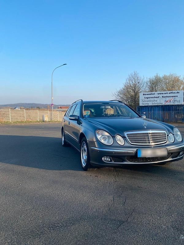 Gebraucht Mercedes E220 150 PS (110 kW) 2005 Grau Kombi