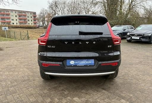 Neu Volvo XC40 Core 163 PS (119 kW) 2026 Schwarz SUV