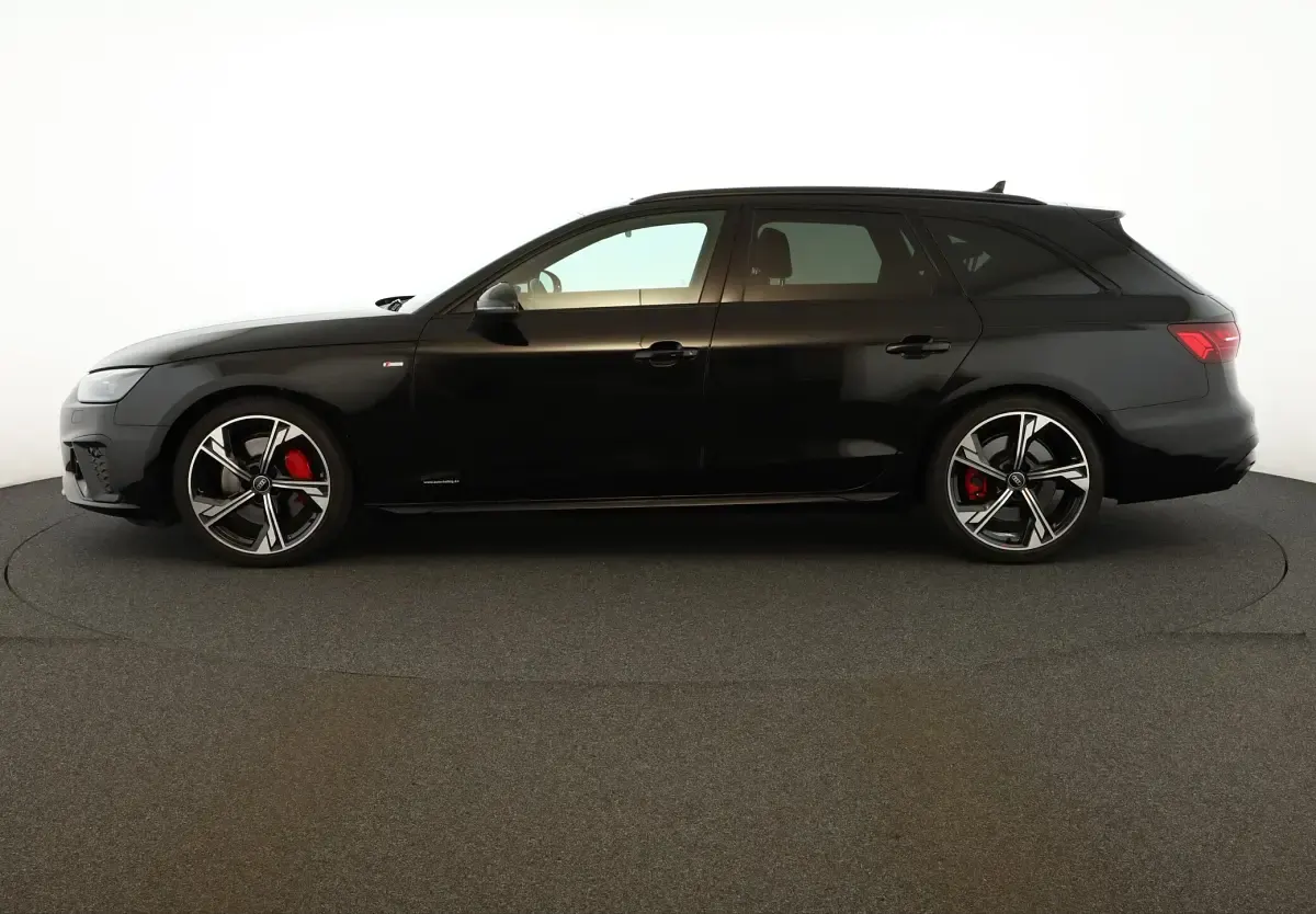 Gebraucht Audi A4 S-Line 265 PS (194 kW) 2025 Mythosschwarz metallic Limousine