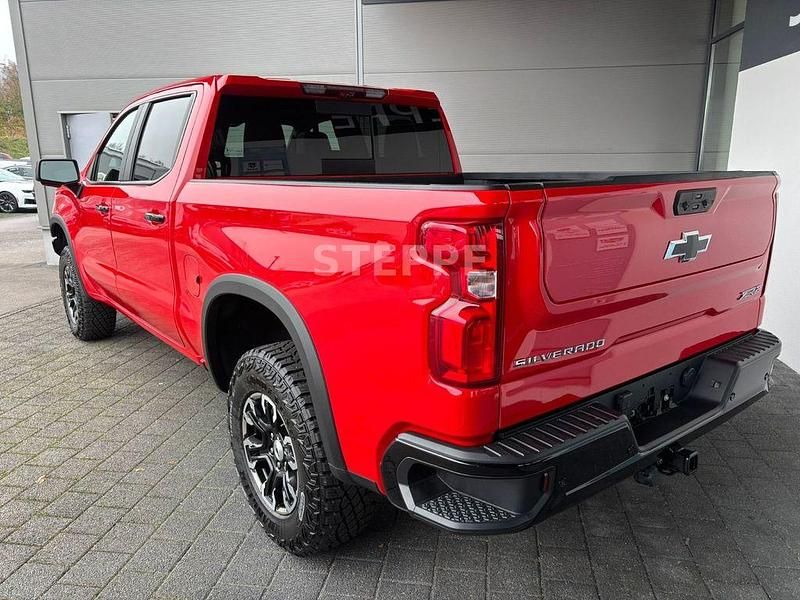 Nowe Chevrolet Silverado 426 KM (313 kW) 2025 Czerwony SUV