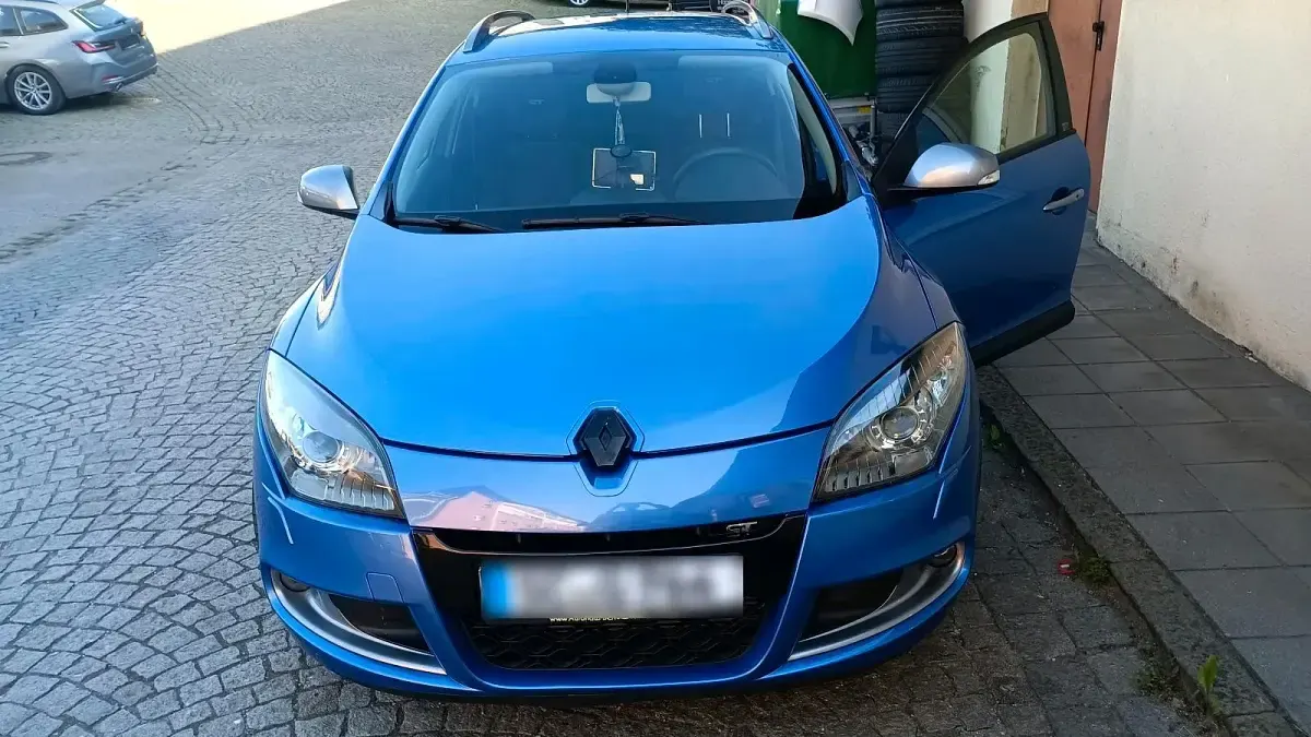 Gebraucht Renault Mégane GrandTour 179 PS (131 kW) 2011 Blau Kombi