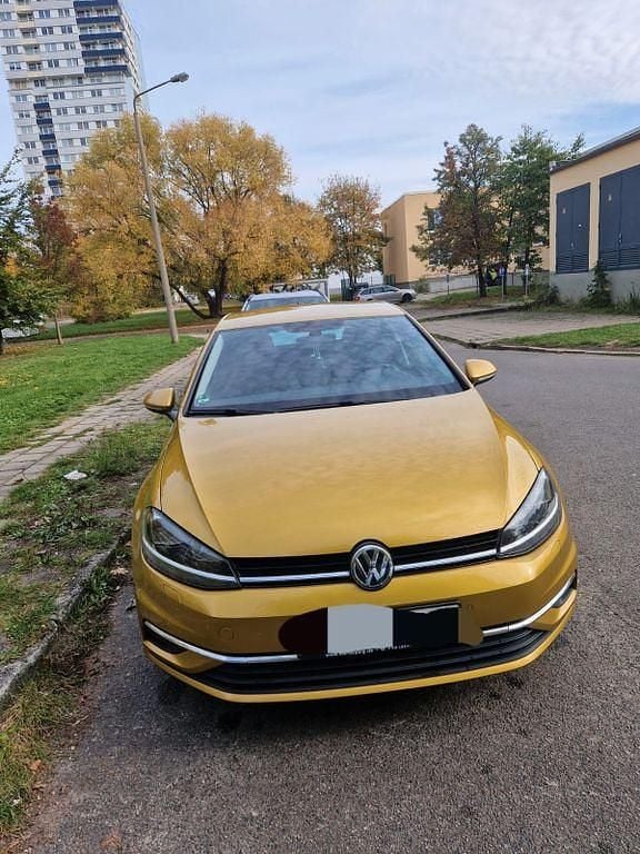 Gold Gebraucht 2018 VW Golf Highline Limousine | 13.050 € (Guter Preis) - Bild 1/4