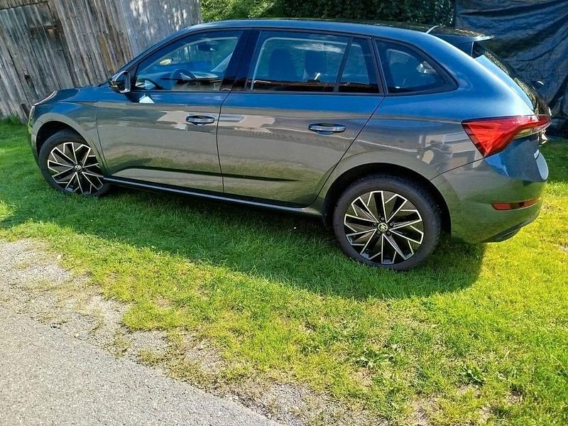 Grün Gebraucht 2020 Skoda Scala Style Kleinwagen | 15.900 € (Fairer Preis) - Bild 1/4