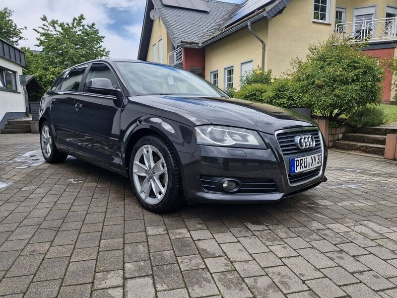 Grau Gebraucht 2010 Audi A3 Sportback Ambition Limousine | 4.500 € (Fairer Preis) - Bild 1/4