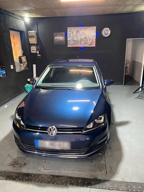 Blau Gebraucht 2016 VW Golf VII Limousine | 9.500 € (Superpreis) - Bild 1/4